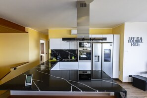 Fridge, oven, dishwasher, coffee/tea maker