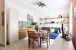 Kjøleskap, mikrobølgeovn, ovn og oppvaskmaskin