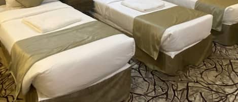 Quadruple Room | In-room safe, blackout curtains, soundproofing, free WiFi