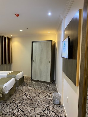 Quadruple Room | In-room safe, blackout curtains, soundproofing, free WiFi
