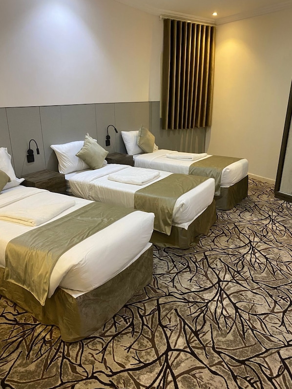 Kamar Quadruple | Brankas, tirai kedap cahaya, kedap suara, dan Wi-Fi gratis