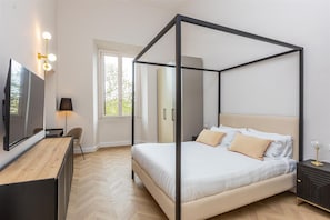 Apartment | 4 bedrooms, free WiFi