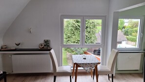 Dining - New, quiet apartment with roof terrace surrounded by greenery in Solingen-Gräfrath (Solingen)
