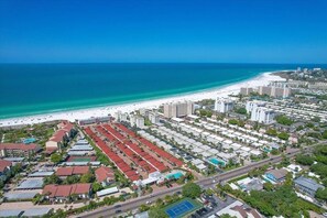 Una playa cerca