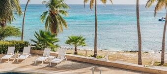 Stunning Oceanfront Villa, 8BR, Private Pool & Beach Access