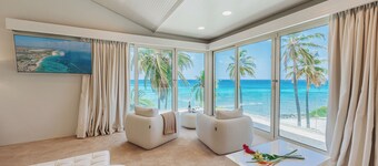 Stunning Oceanfront Villa, 8BR, Private Pool & Beach Access