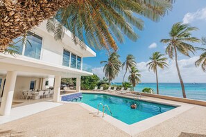 Outdoor pool - Stunning Oceanfront Villa, 8BR, Private Pool & Beach Access (Noord)