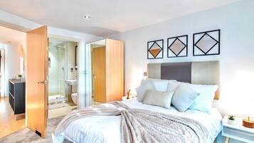 2 bedrooms, iron/ironing board, bed sheets