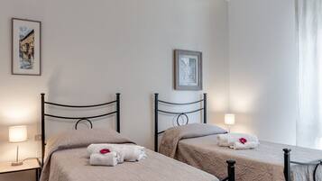 3 chambres, fer et planche Ă repasser, Wi-Fi gratuit, draps fournis