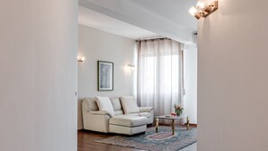 TV - Hela - Sweet Dreams in Florence (Sesto Fiorentino)