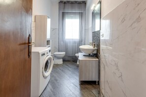 Shower, hair dryer, bidet, towels - Hela - Sweet Dreams in Florence (Sesto Fiorentino)