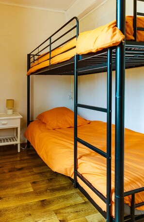4 bedrooms, iron/ironing board, free WiFi