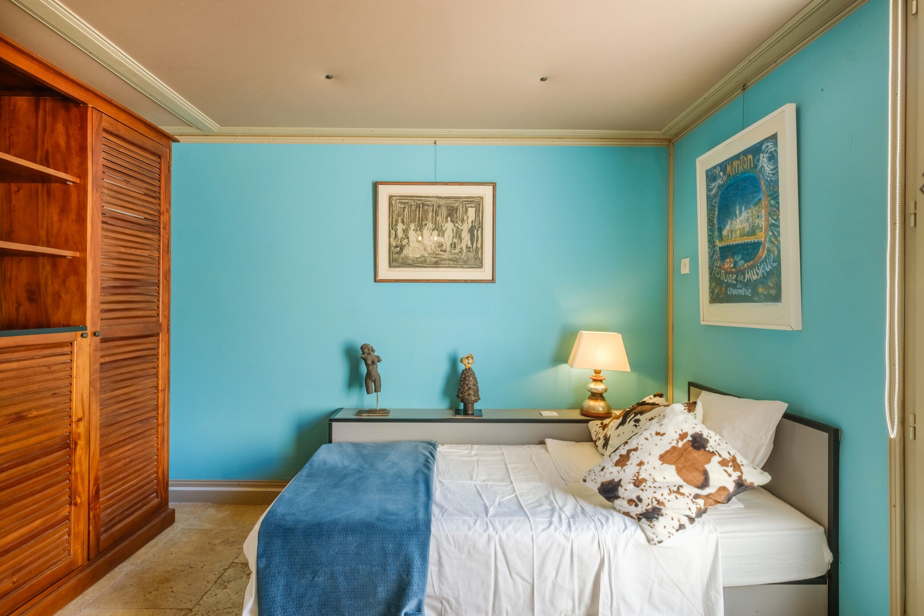 1 slaapkamer, een strijkplank/strijkijzer, wifi, beddengoed