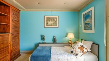 1 slaapkamer, een strijkplank/strijkijzer, wifi, beddengoed