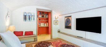 Bed and Breakfast 'Grenade' with Shared Terrace, Wi-Fi and Air Conditioning