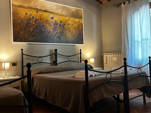 2 habitaciones, tabla de planchar con plancha, wifi y ropa de cama 