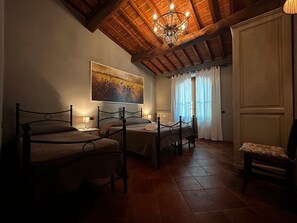 2 slaapkamers, een strijkplank/strijkijzer, wifi, beddengoed