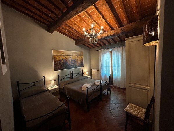 Iron/ironing board, WiFi, bed sheets