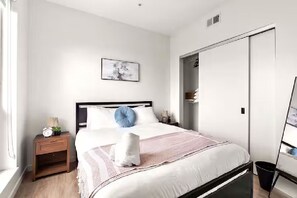 1 soverom, strykejern/-brett, wi-fi (inkludert) og sengetøy