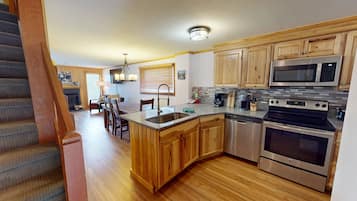 Kühlschrank, Mikrowelle, Ofen, Geschirrspüler