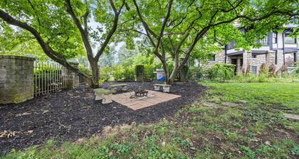 1750. Cozy 2BR Condo with Wi-Fi. Quick Drive to Airport and Park Views