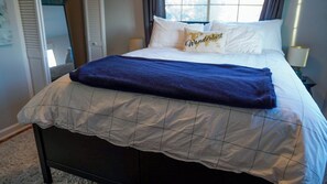 2 bedrooms, iron/ironing board, WiFi, bed sheets