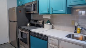 Micro-ondes, four, plaque de cuisson, lave-vaisselle