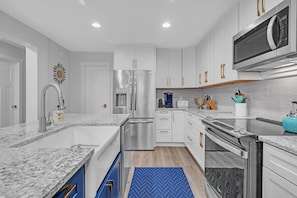Microwave, oven, dishwasher, coffee/tea maker