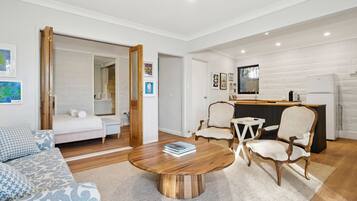 4 bedrooms, iron/ironing board, free WiFi