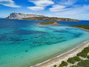 Sun-loungers - CHARME AND TRADITION AT CAPO CODA CAVALLO, MOORING AND PRIVATE RUBBER BOAT RIDES (SAN TEODORO)