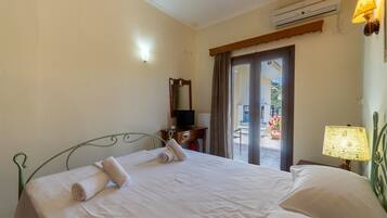 1 habitación, tabla de planchar con plancha, wifi y ropa de cama