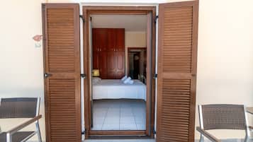 1 habitación, tabla de planchar con plancha, wifi y ropa de cama