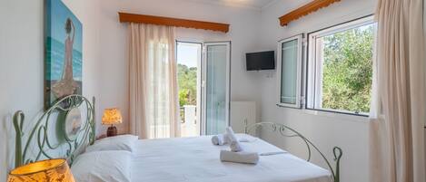 1 bedroom, iron/ironing board, WiFi