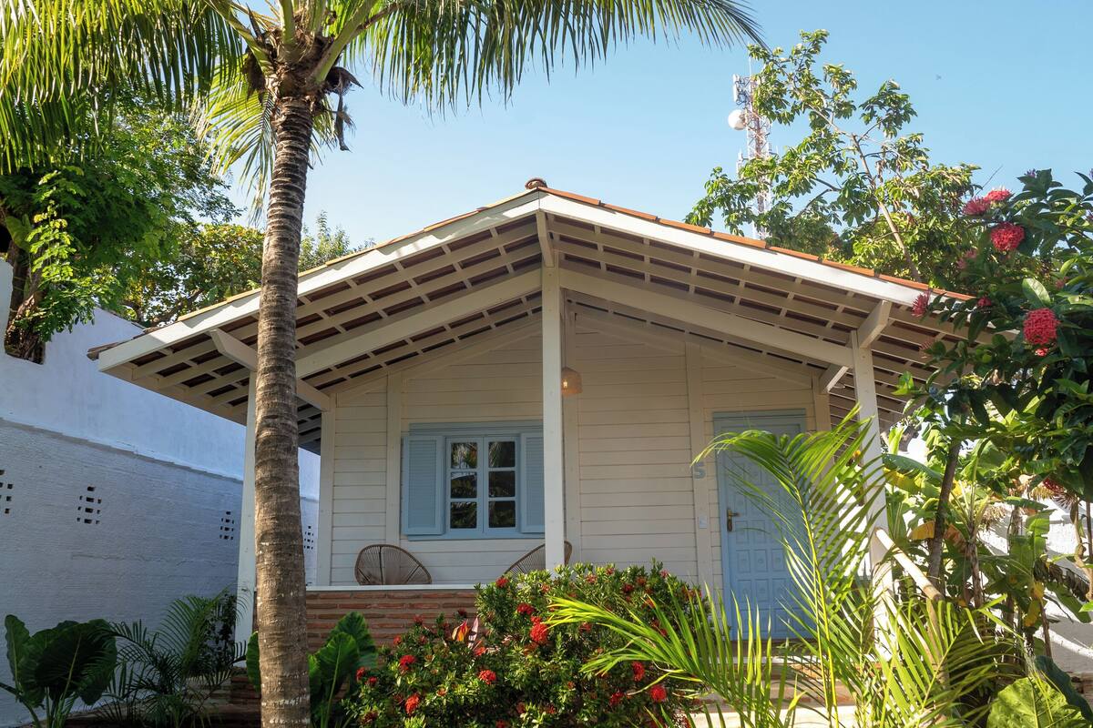 Cabin | In-room safe, laptop workspace, free WiFi