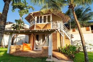 Brankas, ruang kerja ramah laptop, dan Wi-Fi gratis