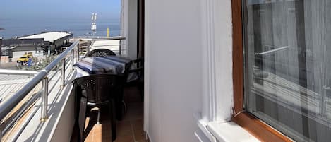 Appartement familial, balcon | Vue de la chambre