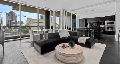 Luxury Condo in Dallas Victory Park, amazing downtown views, walk to AAC