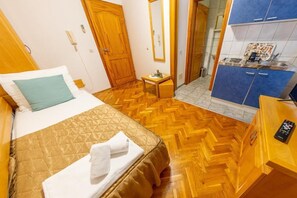 1 bedroom, WiFi, bed sheets