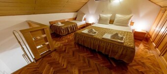 Dvoetažna četverokrevetna soba