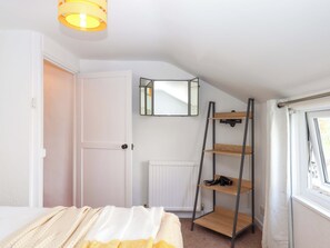 2 dormitorios, decoración individual, mobiliario individual