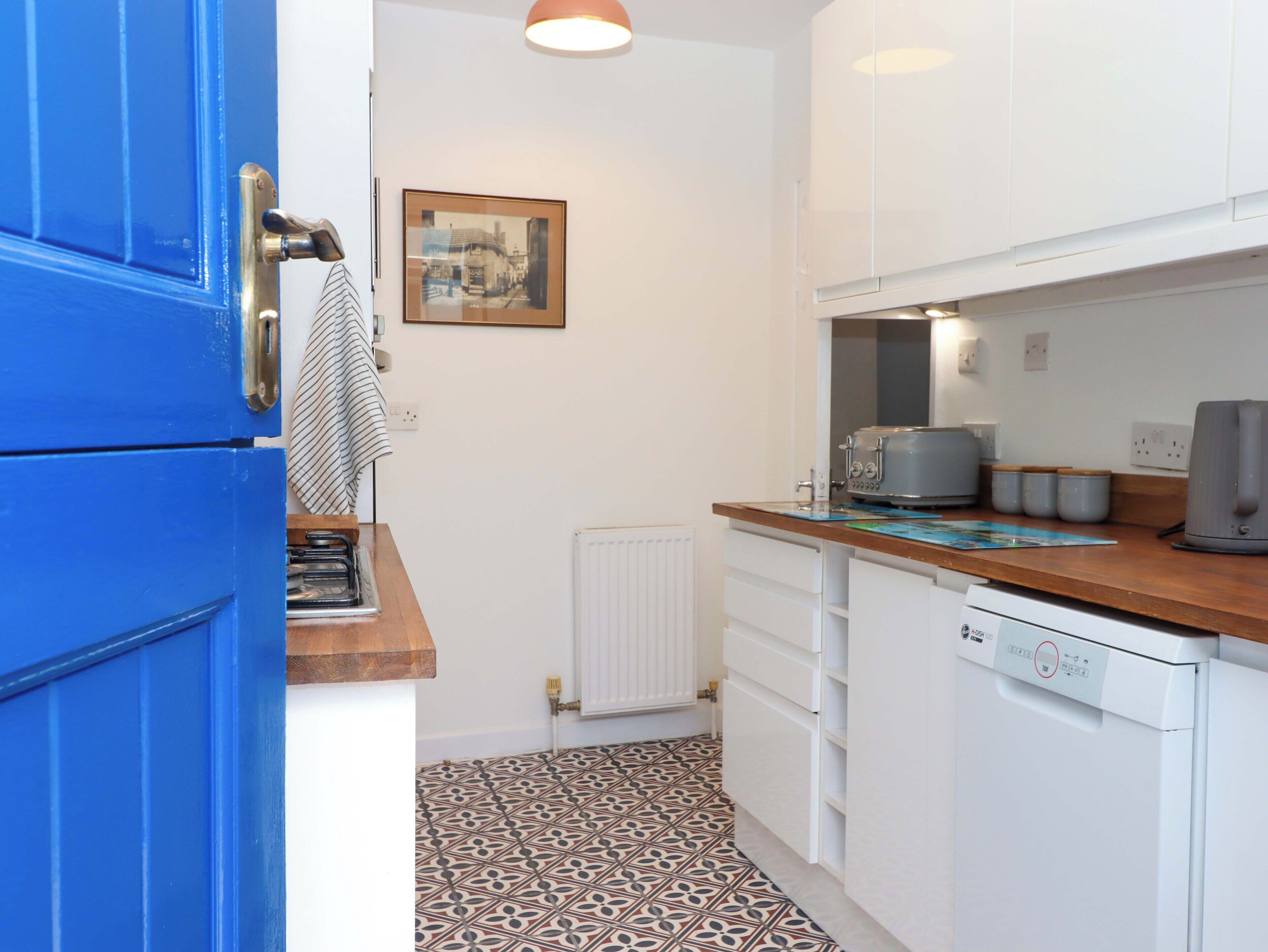 Lave-vaisselle, batterie de cuisine, vaisselle et ustensiles