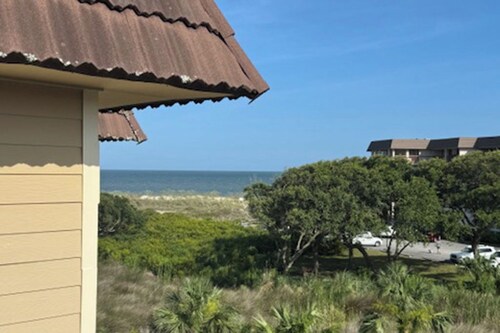 Island Escape, Beach view Condo at Hilton Head Beach & Tennis Resort