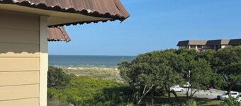 Island Escape, Beach view Condo at Hilton Head Beach & Tennis Resort