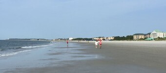 Island Escape, Beach view Condo at Hilton Head Beach & Tennis Resort
