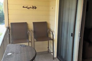 Terrace/patio - Island Escape, Beach view Condo at Hilton Head Beach & Tennis Resort (Hilton Head)