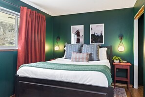 4 bedrooms, desk, iron/ironing board, travel cot - Queen of Seattle (Seattle)