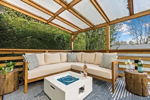 Property grounds - Queen of Seattle (Seattle)