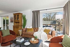 TV connectée, jeux vidéo, table de tennis de table, livres