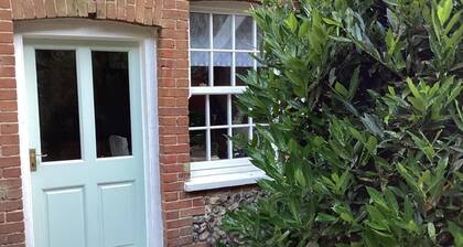 1 Bed-sleeps 4-garden-near Snetterton Circuit