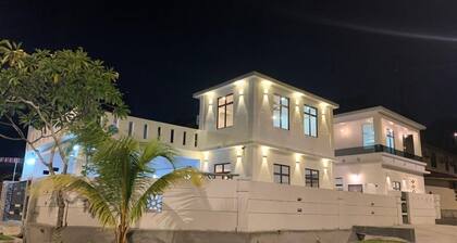 Spacious 6-bedroom house in brilliant Johor Bahru with AC